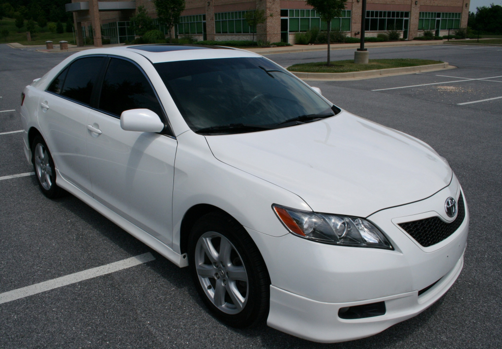 Toyota Camry 2 2011 белый