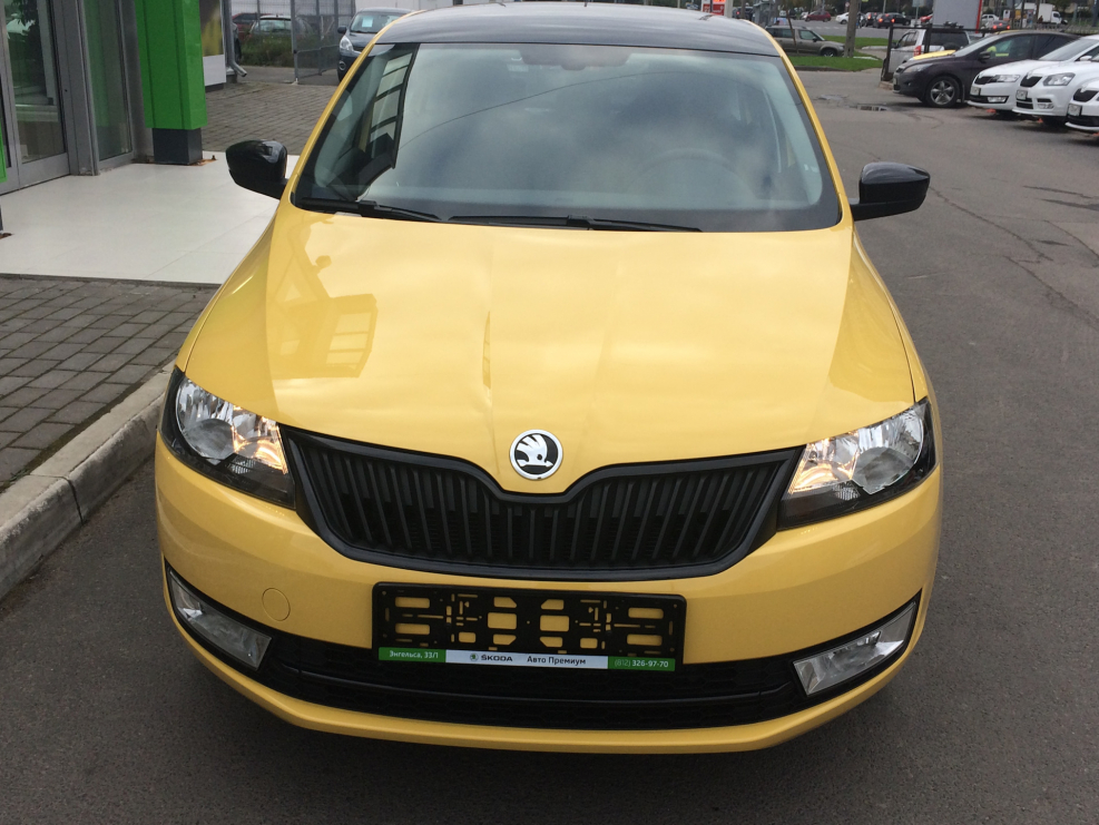 Skoda Rapid желтый