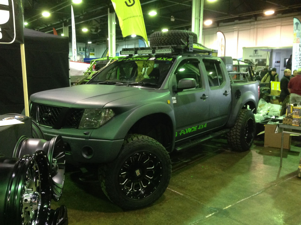 Nissan Navara покраска в Раптор