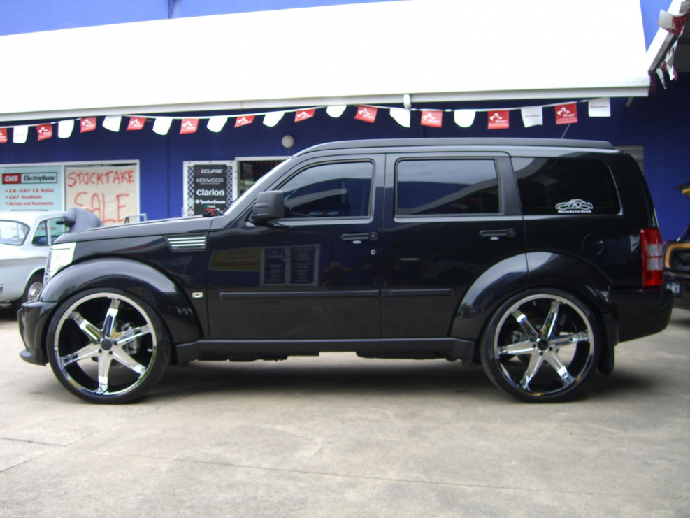 Dodge Nitro черный