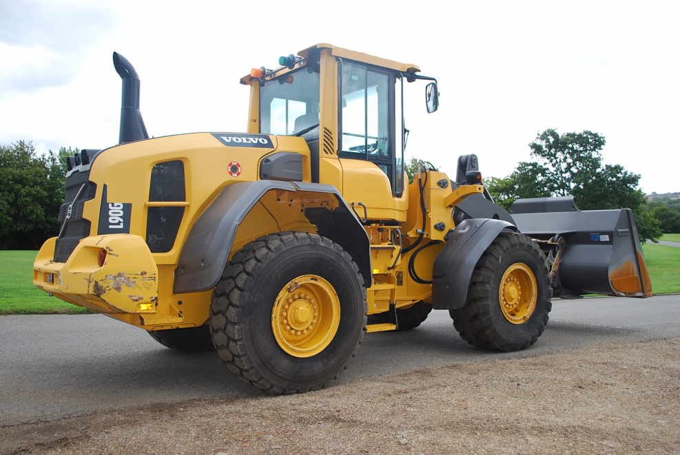 Фронтальный погрузчик Volvo l90