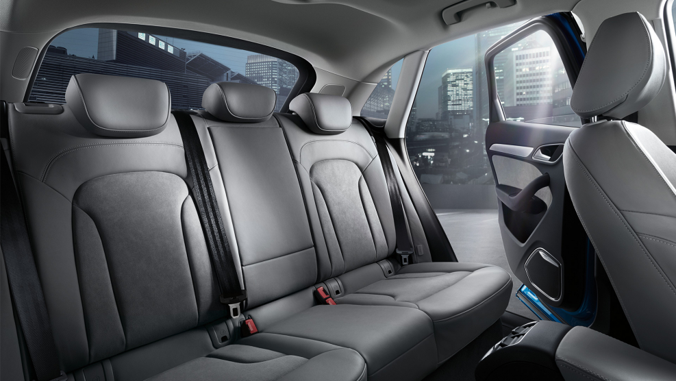 Audi q3 салон сзади