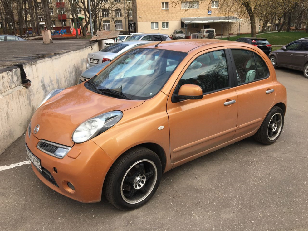 Nissan Micra терракотовый