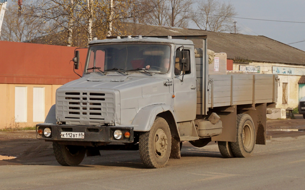 Вакуумная машина для откачки канализации ко-520 на базе ЗИЛ 130