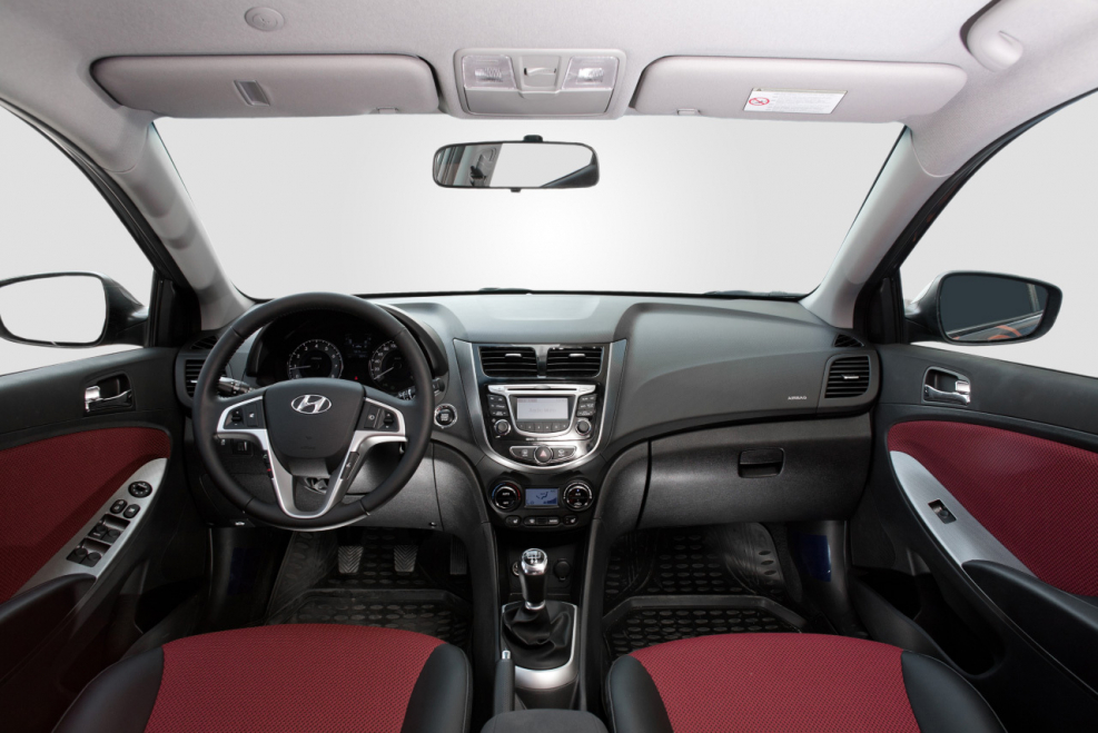 Hyundai Solaris 2012 хэтчбек салон