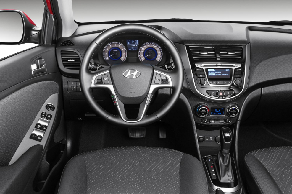 Hyundai Solaris 2014 хэтчбек салон