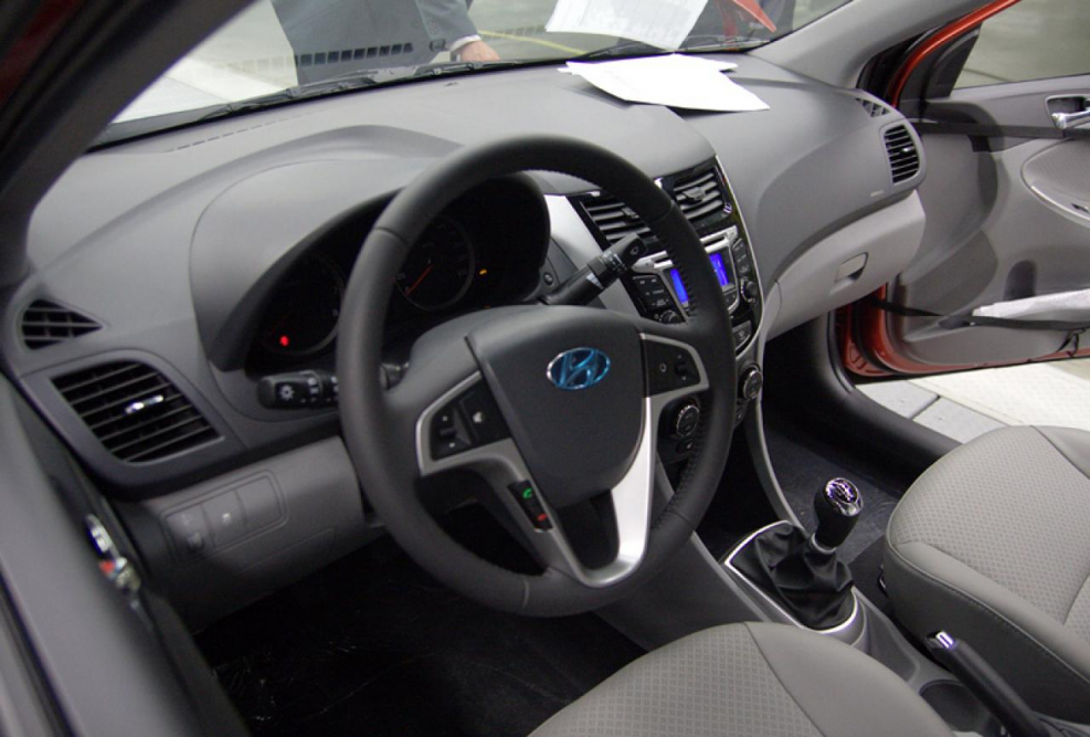 Hyundai Solaris 2013 хэтчбек салон