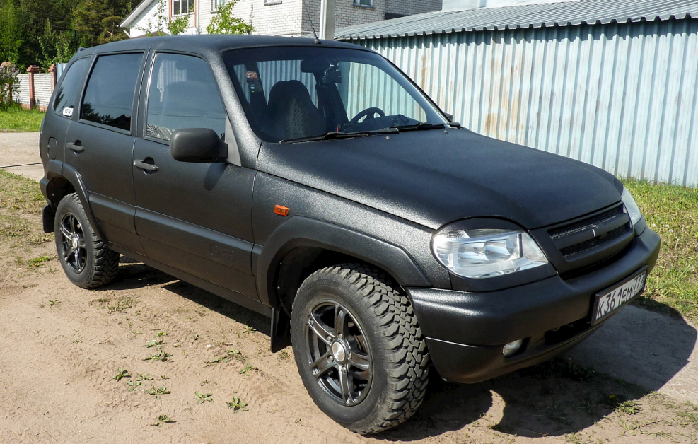 Chevrolet Niva чёрный Раптор