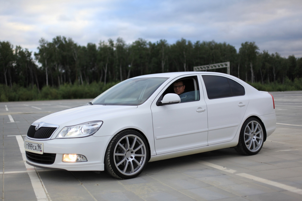 Skoda Octavia a5 r17 белая