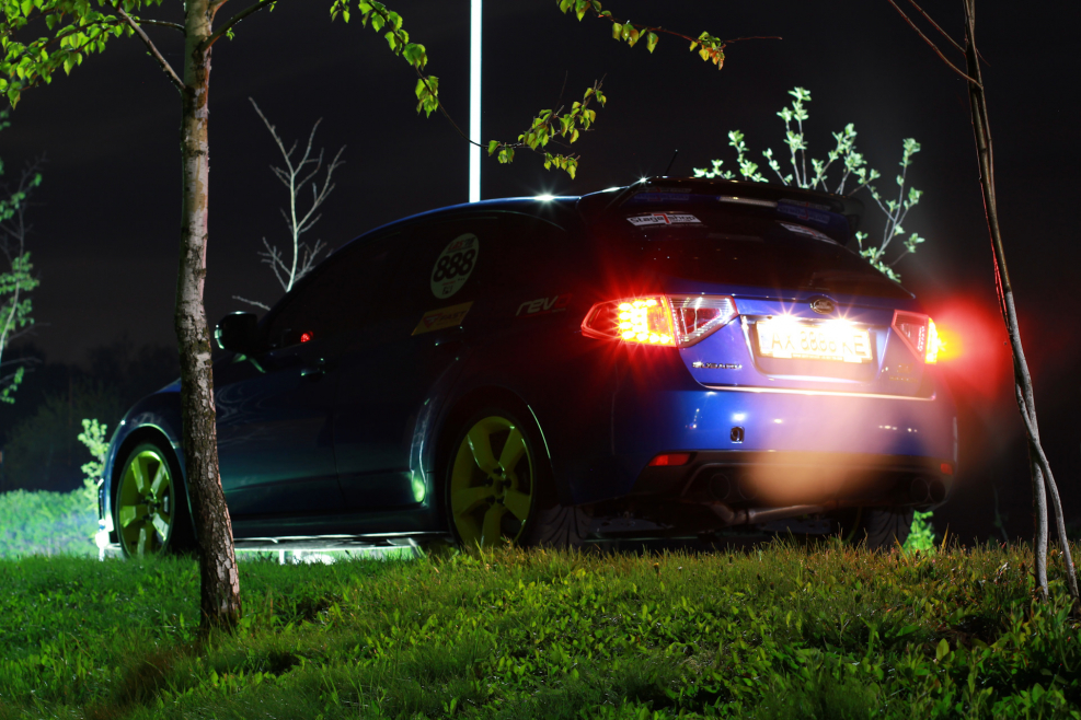 Subaru Impreza WRX STI И ночной город