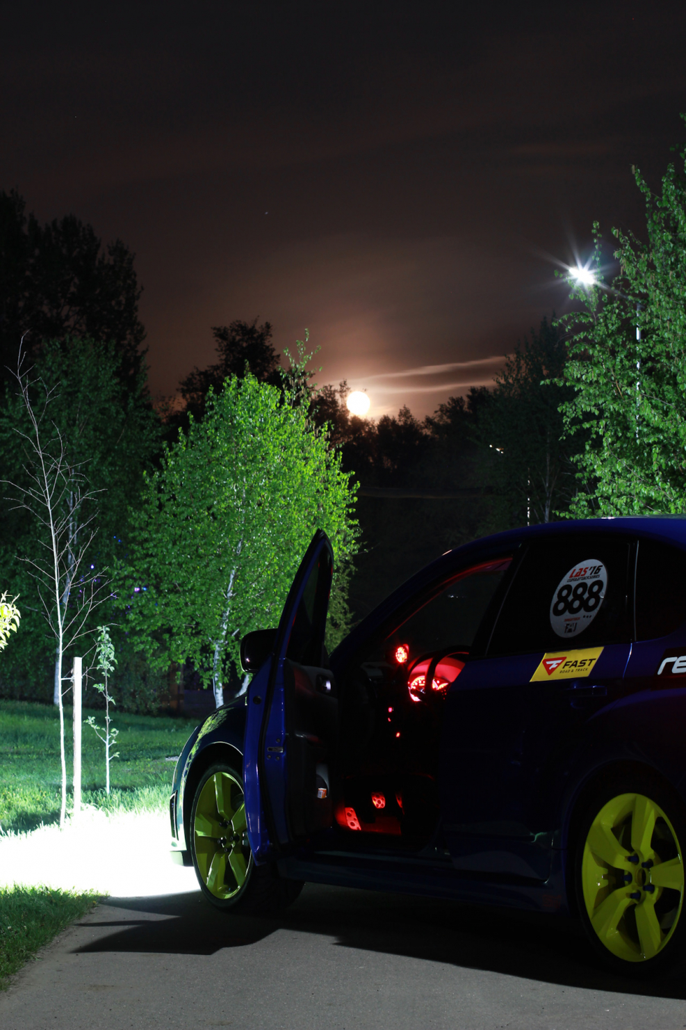 Субару Импреза WRX ночью