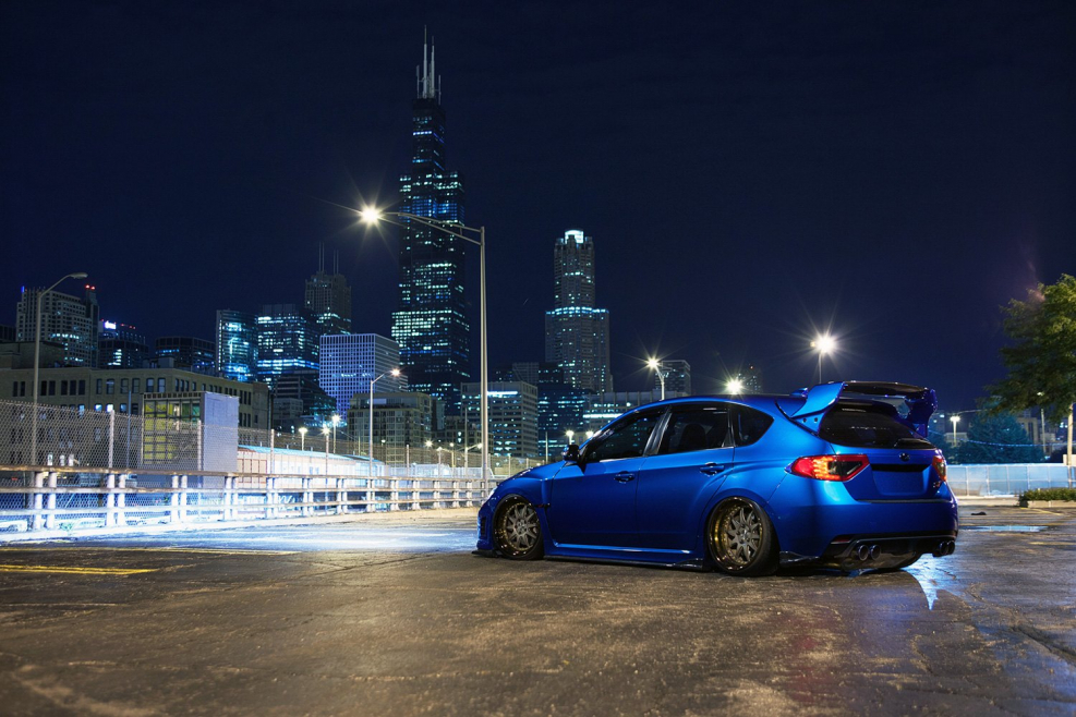 Субару WRX STI В ночном городе