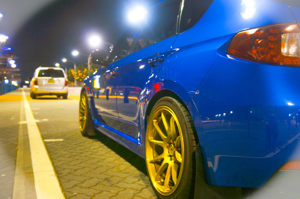Subaru Impreza ночью