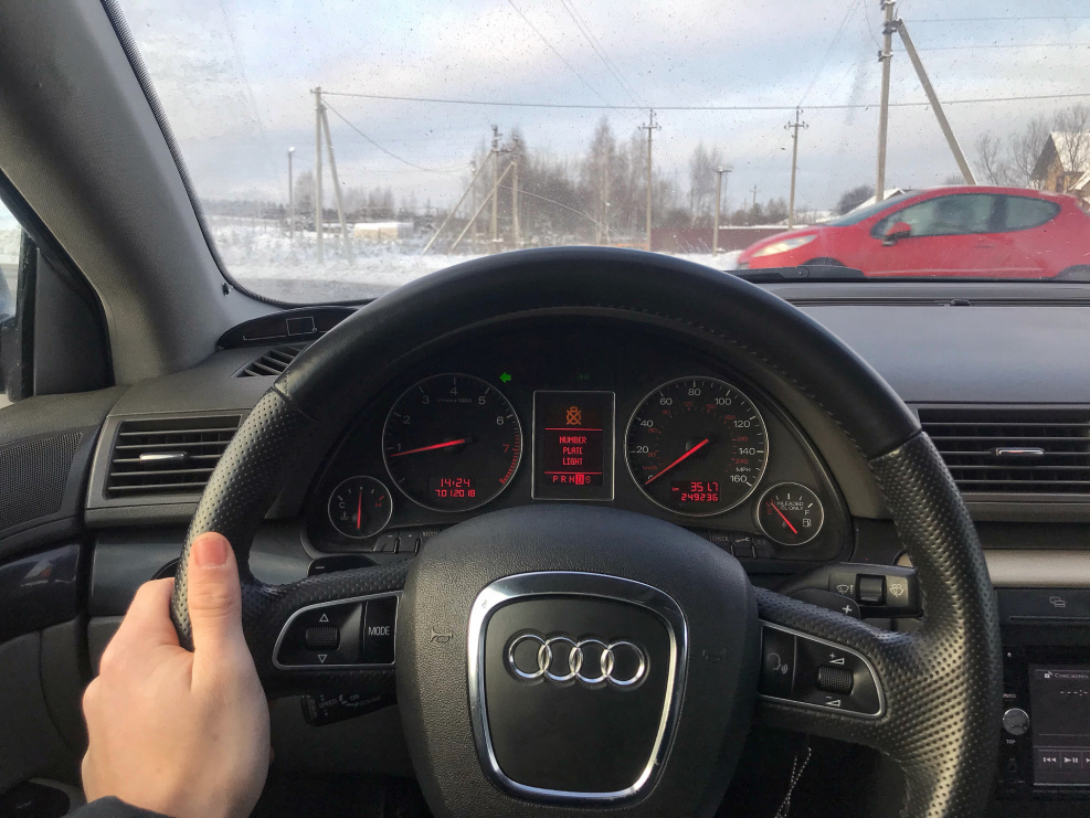 За рулем Ауди а4 в7