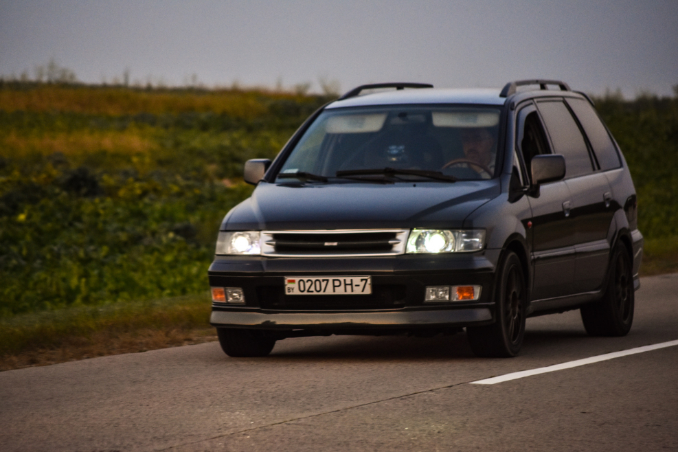 Mitsubishi Space Wagon 2