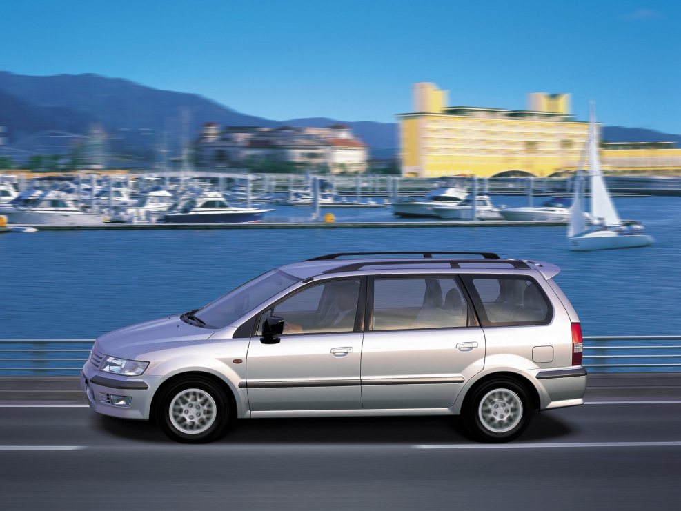Mitsubishi Space Wagon III 1998 - 2004