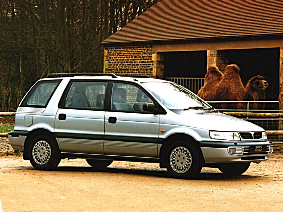 Mitsubishi Space Wagon 2