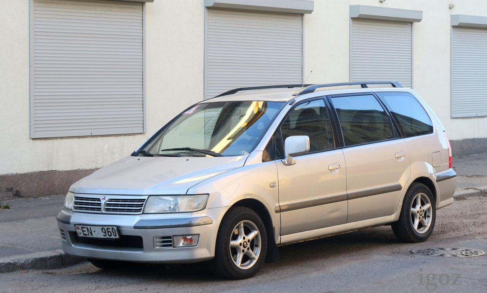 Mitsubishi Space Wagon n43w
