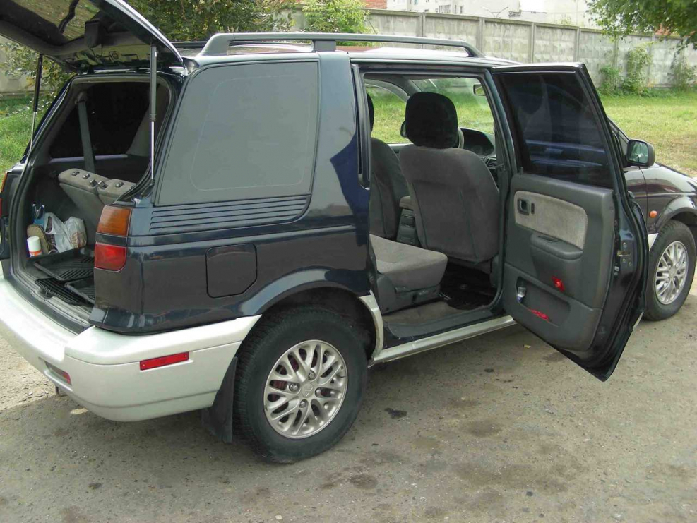 Mitsubishi Space Wagon 1997 салон