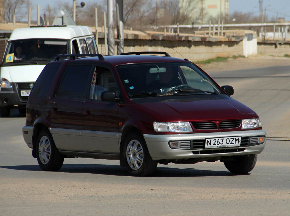 Mitsubishi Space Wagon n31w