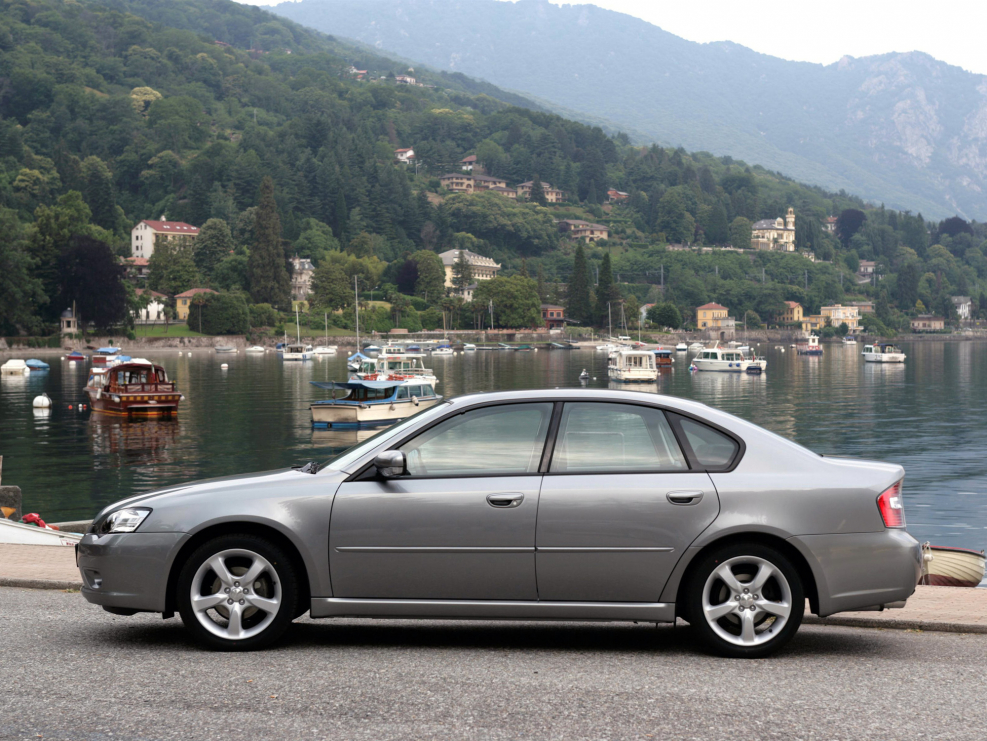 Subaru Legacy седан 2005 2.5