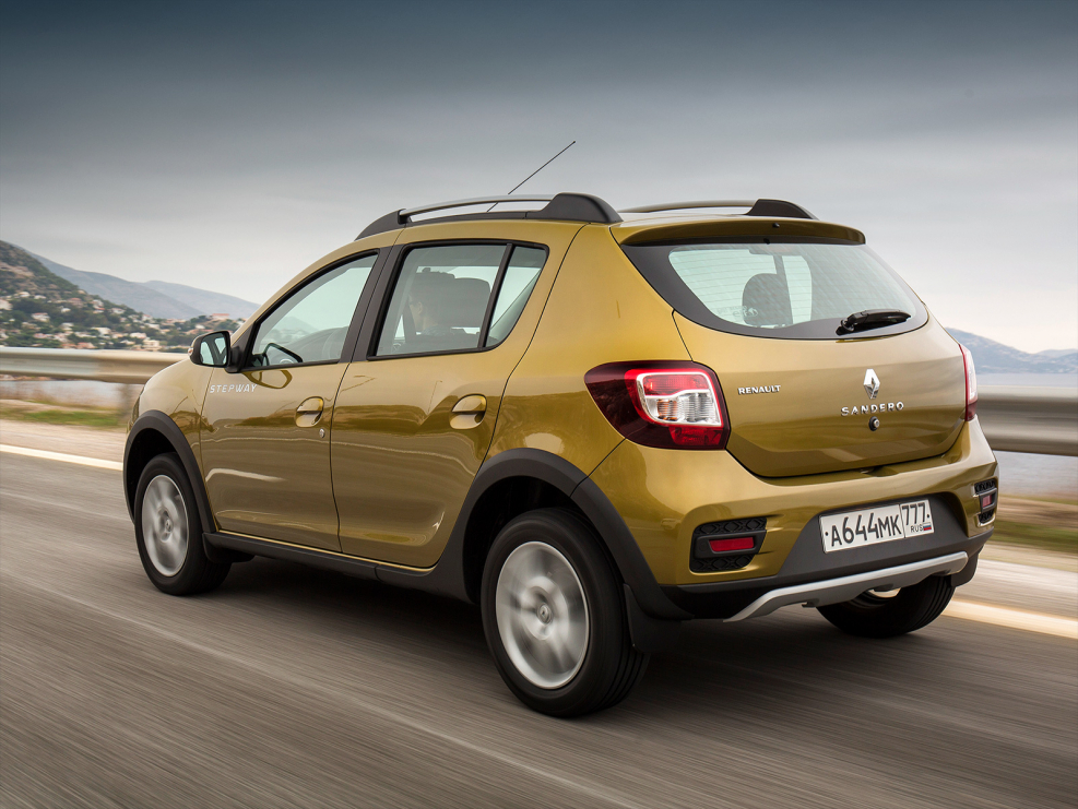 Dacia Sandero сзади
