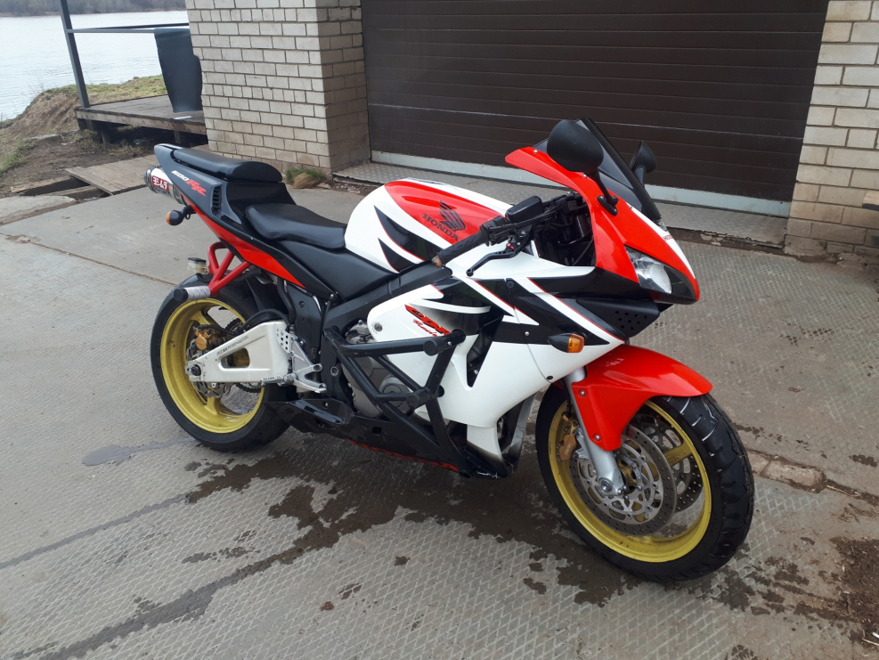 Хонда CBF 600