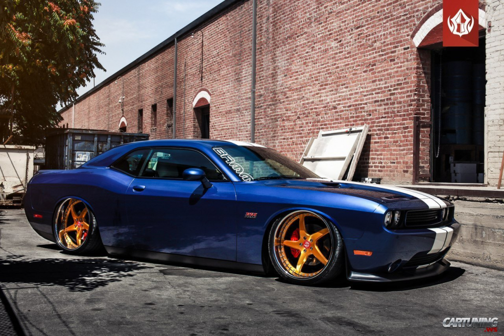 Dodge Challenger srt тюнингованный
