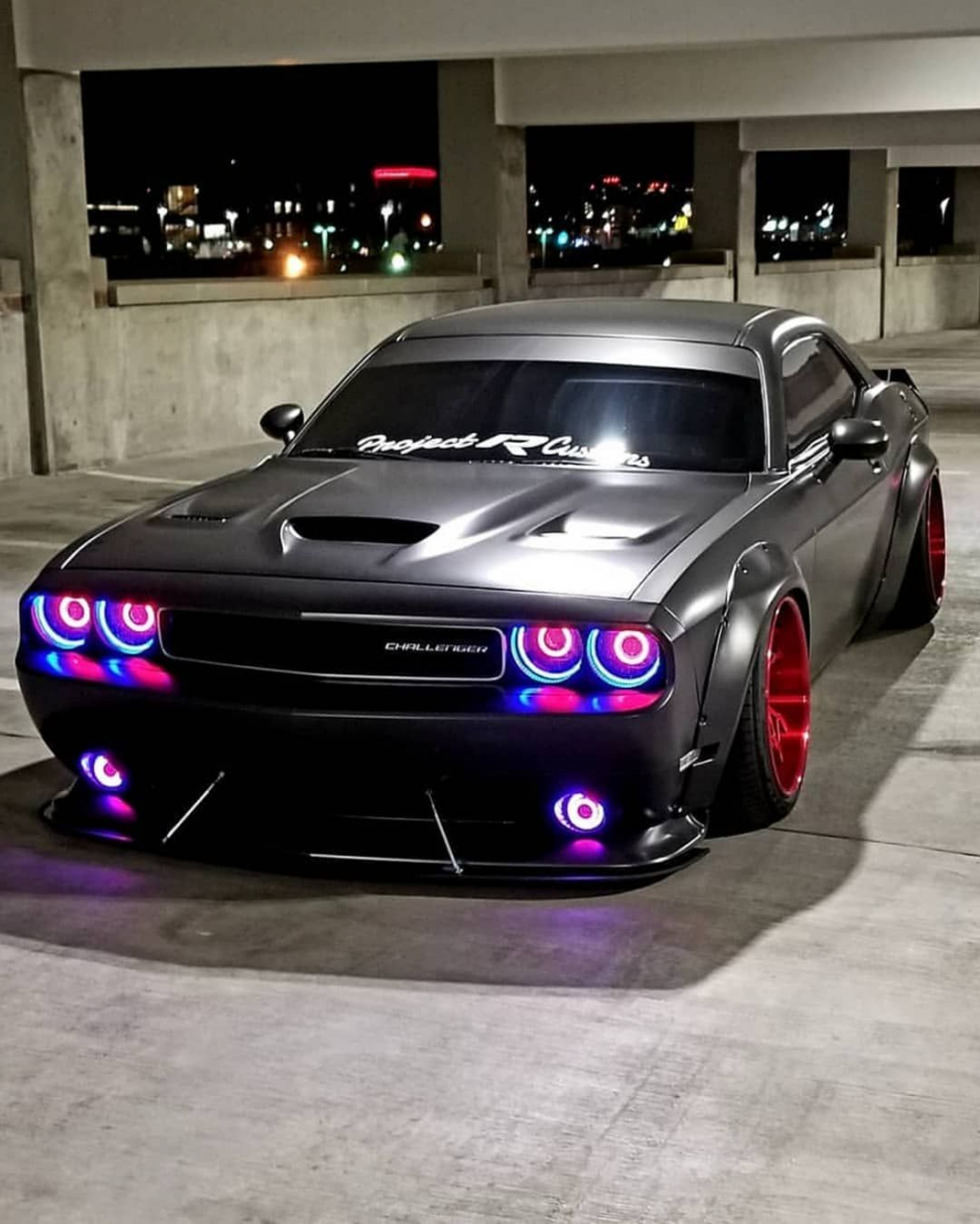Dodge Challenger тюнингованный