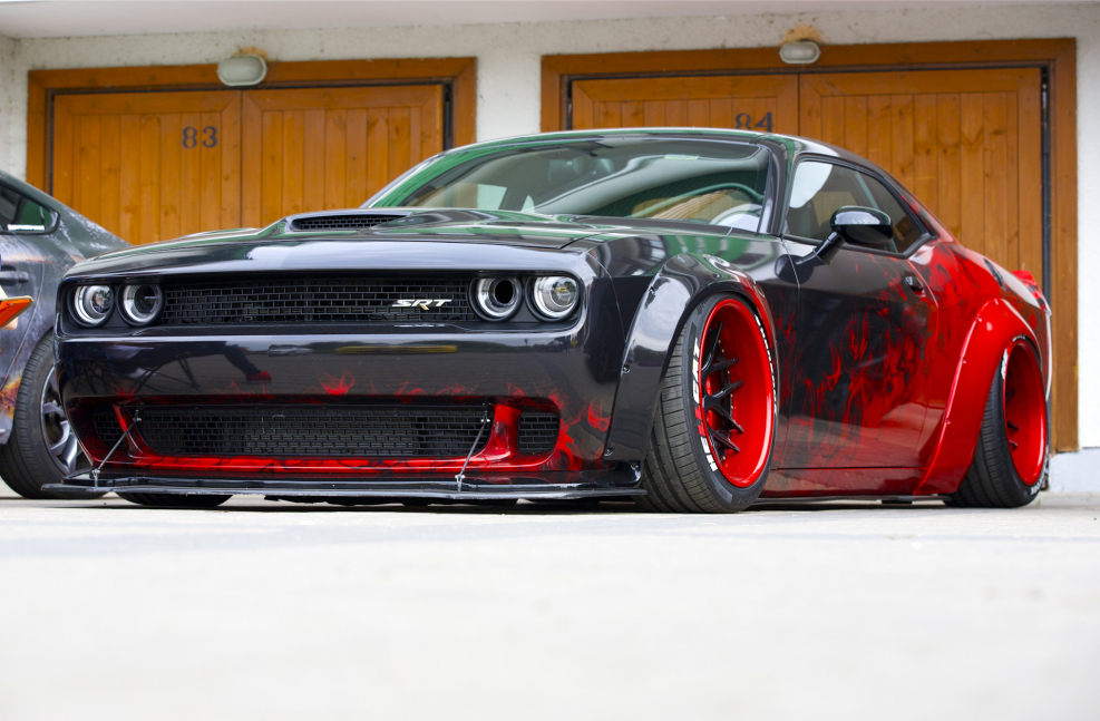 Dodge Challenger тюнингованный