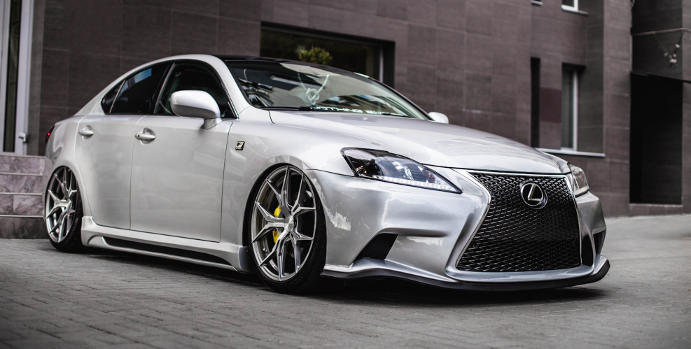 Бампер Лексус is 250 f Sport