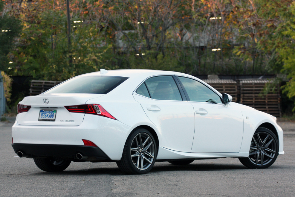 Лексус ИС 250 F Sport