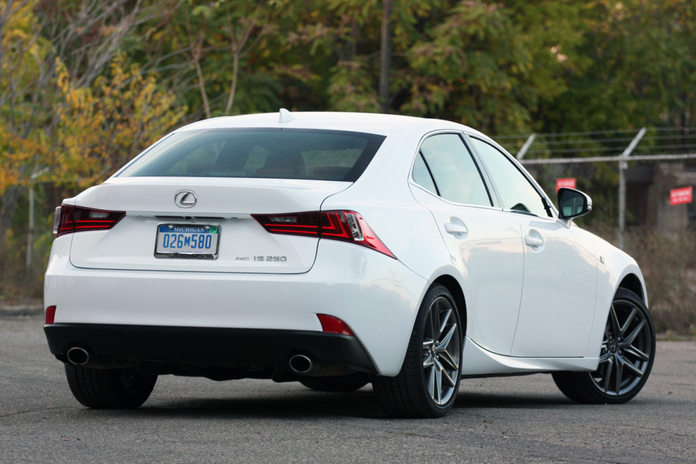 Lexus is 250 f Sport 2014