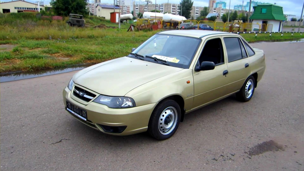 Daewoo Nexia 1999 золотой