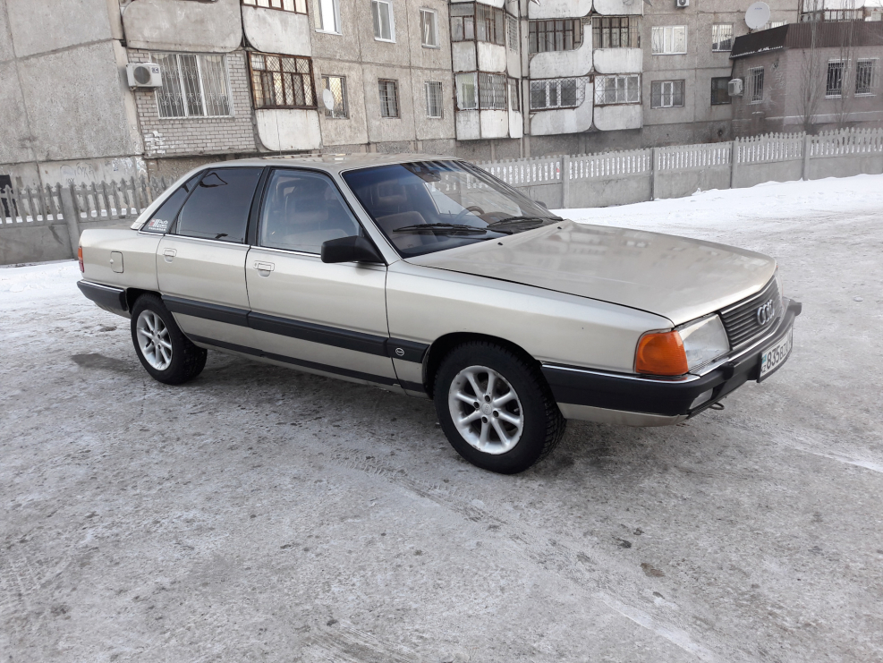 Audi 100 III