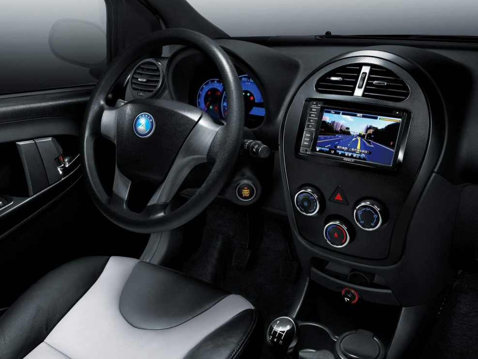 Geely LC Cross салон