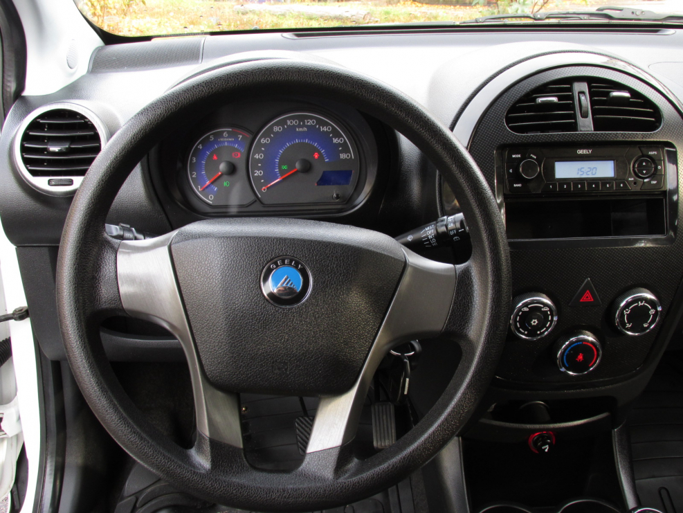 Geely LC Cross салон