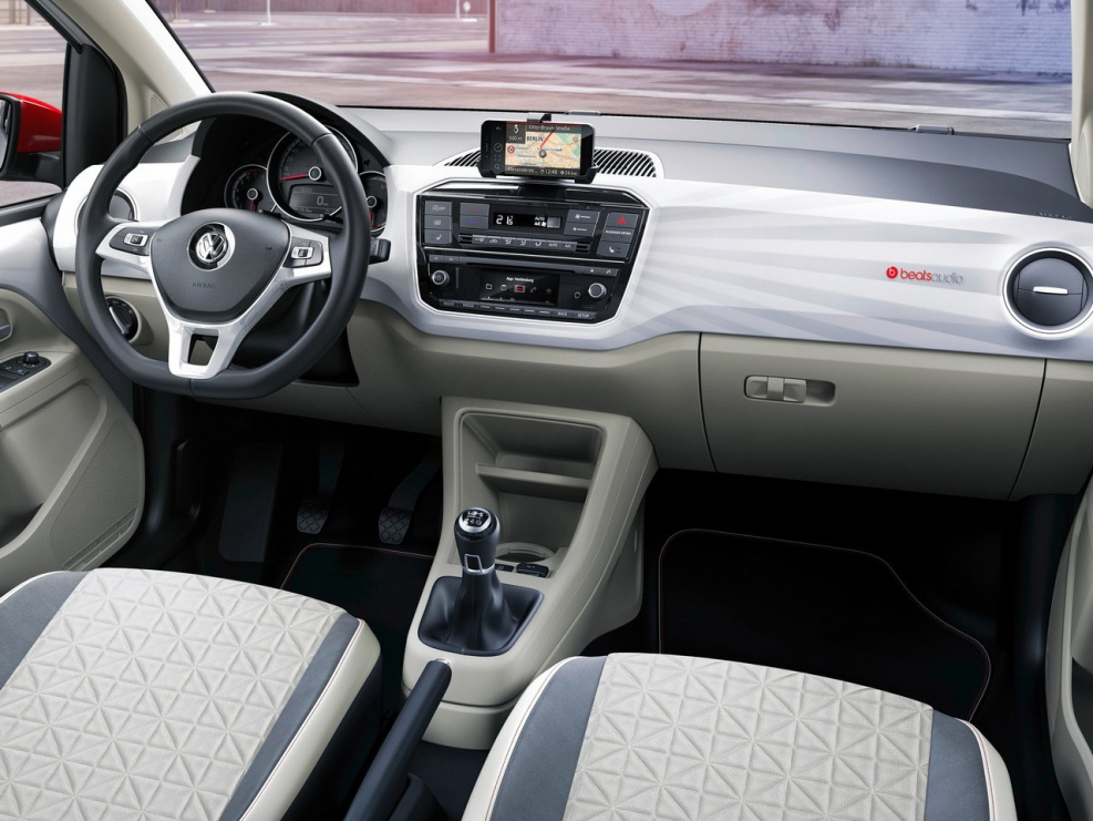 Volkswagen up! 2021 Салон
