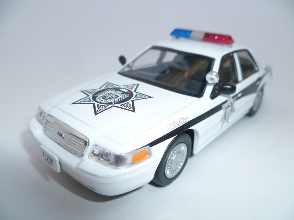 Volvo 244 Police