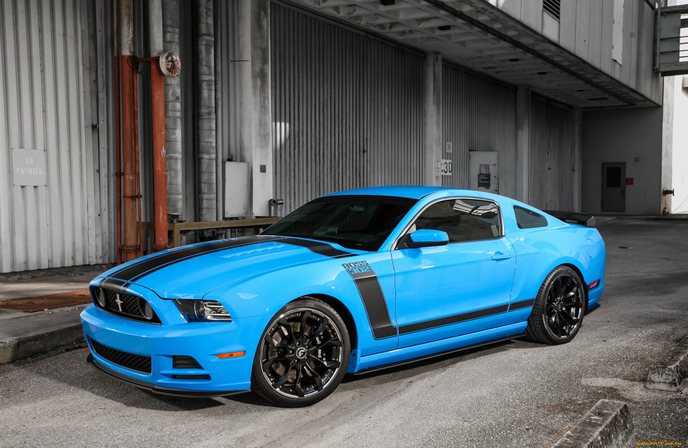 Nissan GTR И Ford Mustang Shelby gt350
