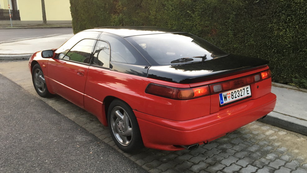 Subaru SVX красная