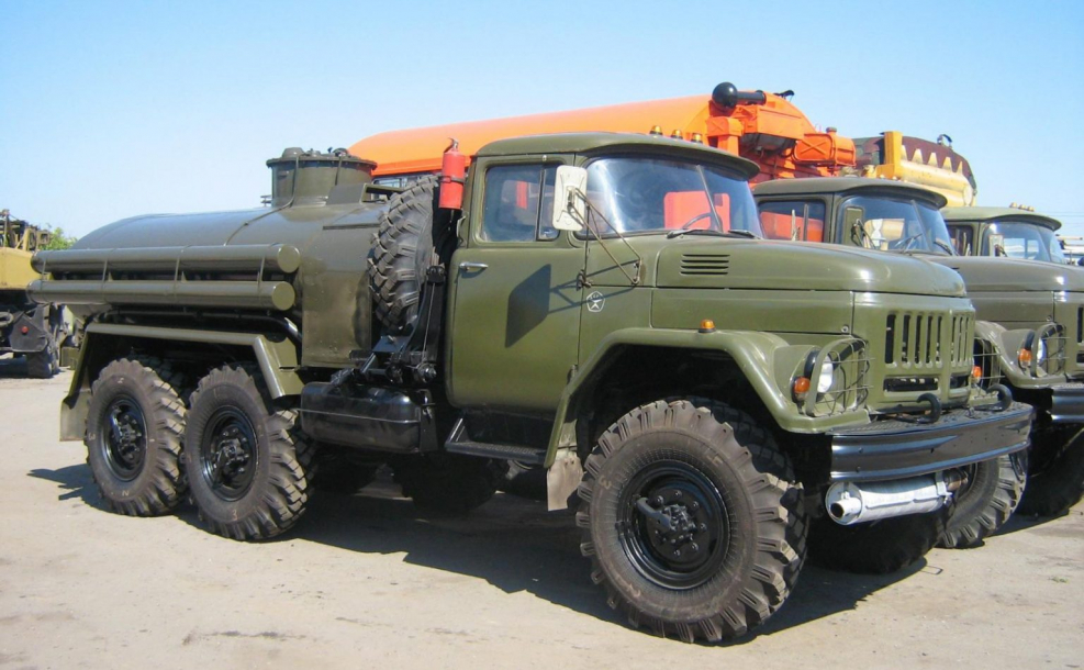 Бензовоз военный PNG