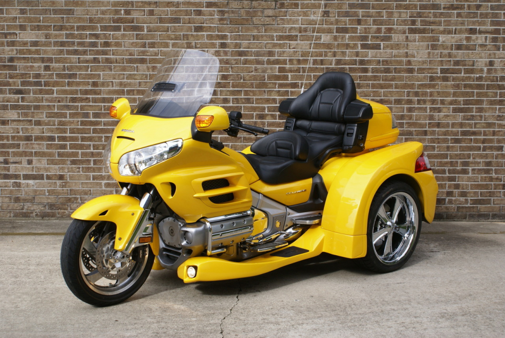 Honda Gold Wing 2002 три колеса