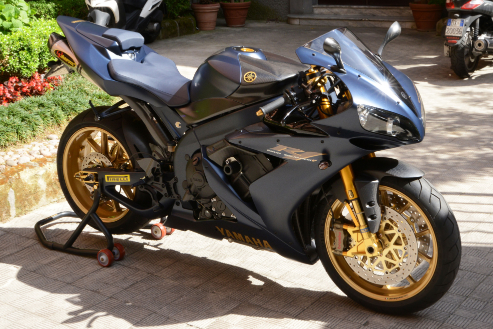 Yamaha YZF r1 Золотая