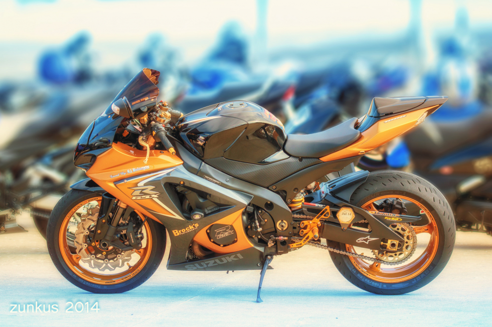 Мотоцикл диабло золотой Suzuki