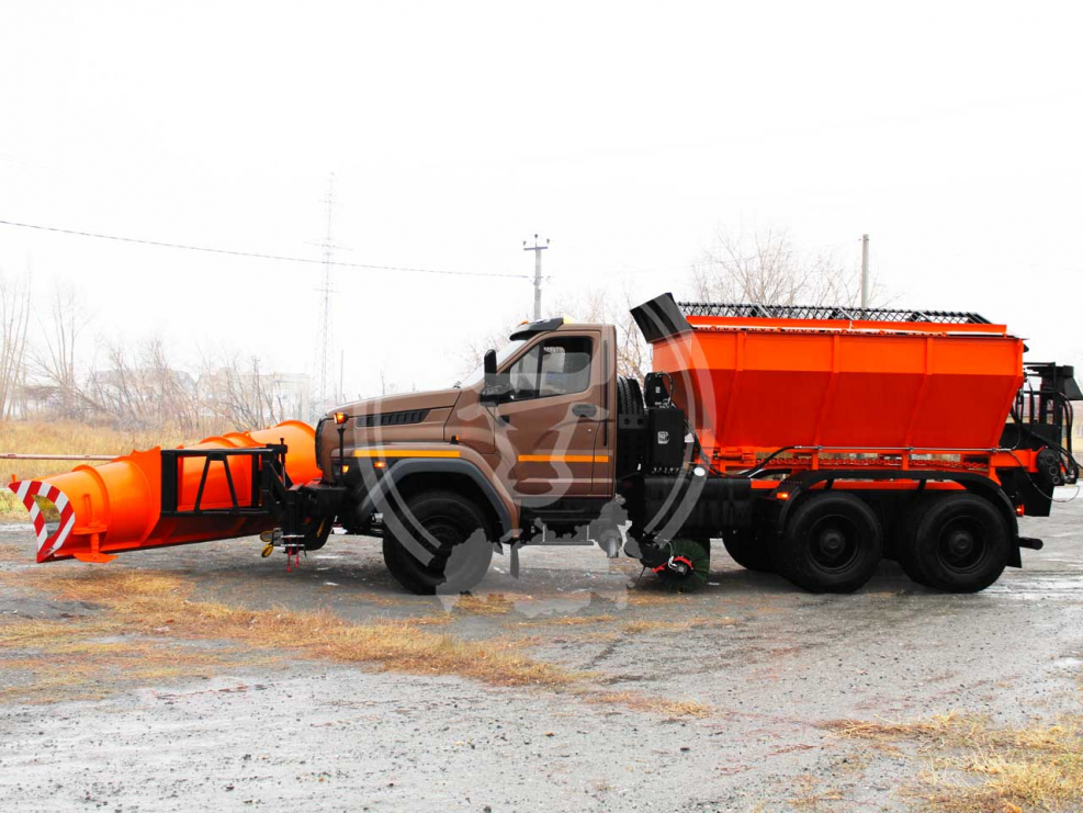 Урал 4320 пескоразбрасыватель