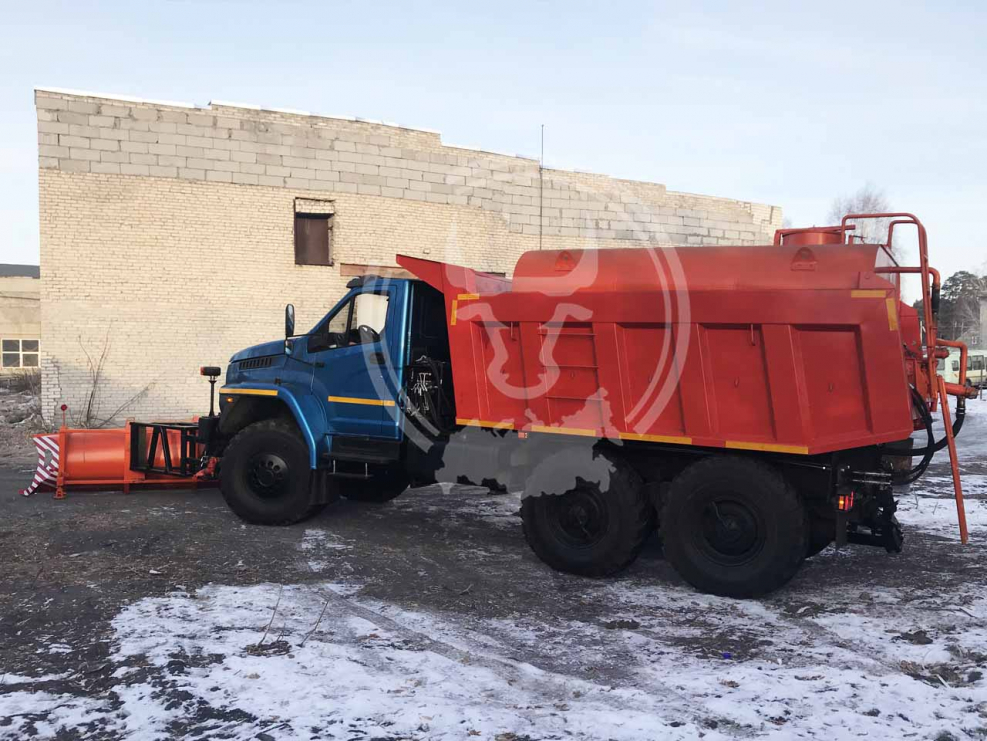 Уборочная машина КДМ