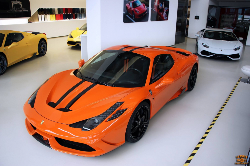 Оранжевая Ferrari LAFERRARI