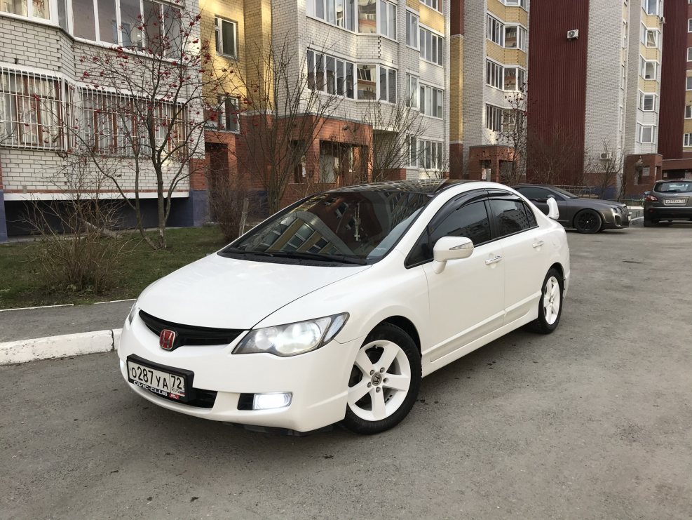 Honda Civic 4d белая