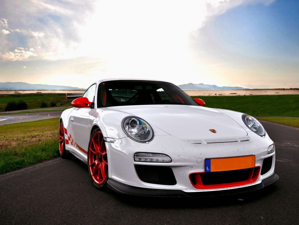 Суперкар Porsche 911